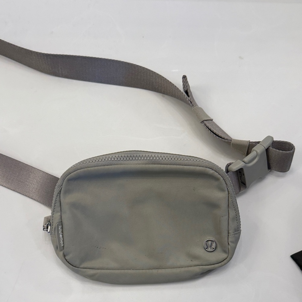 lululemon Everywhere Belt Bag
